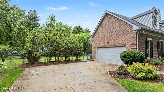 10705 Sevenoaks Dr, Louisville, KY 40241