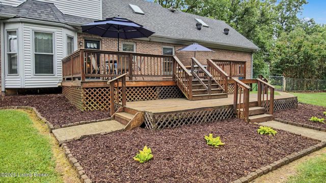 10705 Sevenoaks Dr, Louisville, KY 40241