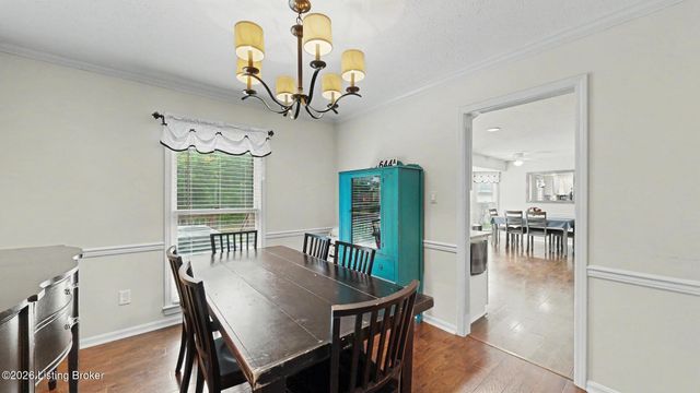 10705 Sevenoaks Dr, Louisville, KY 40241
