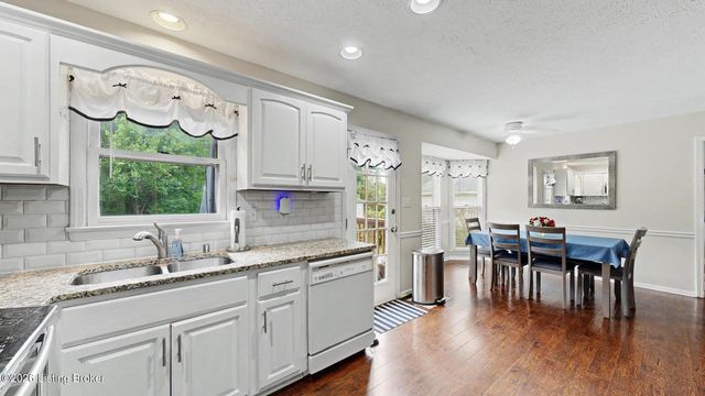 10705 Sevenoaks Dr, Louisville, KY 40241