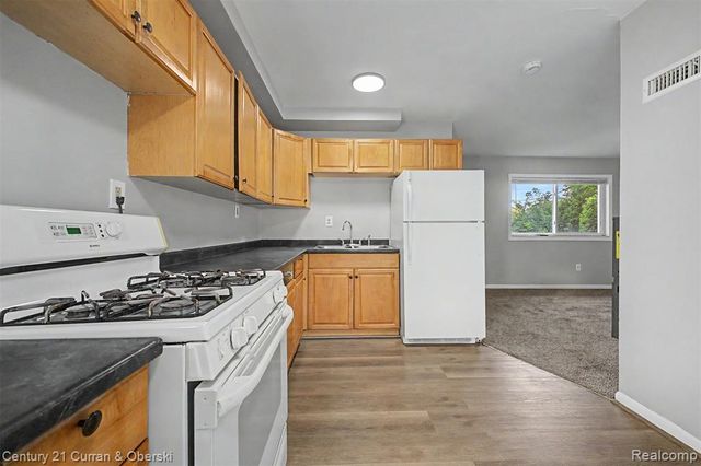 1432 Charter Street, Lincoln Park, MI 48146