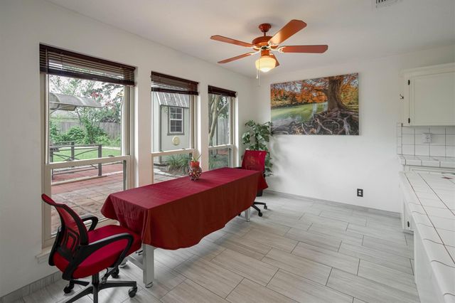 112 Mahalua LN, Bastrop, TX 78602