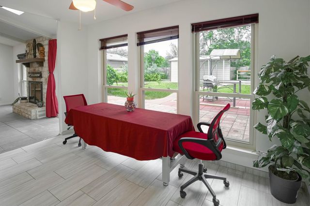 112 Mahalua LN, Bastrop, TX 78602