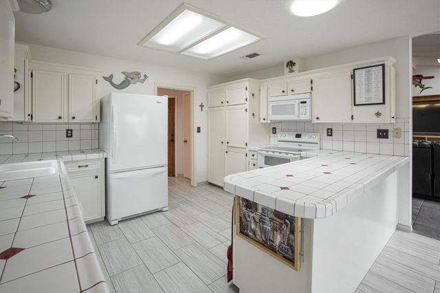 112 Mahalua LN, Bastrop, TX 78602