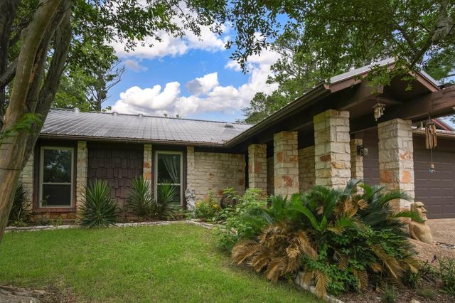 112 Mahalua LN, Bastrop, TX 78602