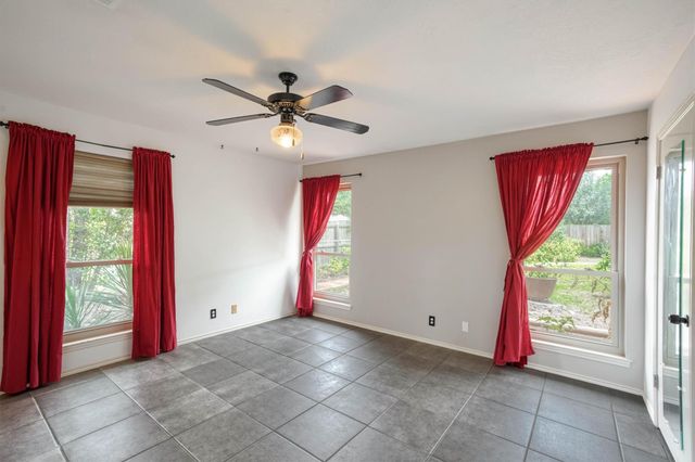 112 Mahalua LN, Bastrop, TX 78602