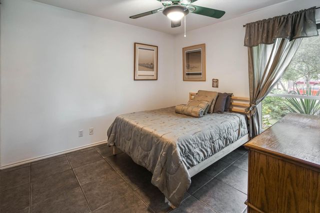 112 Mahalua LN, Bastrop, TX 78602