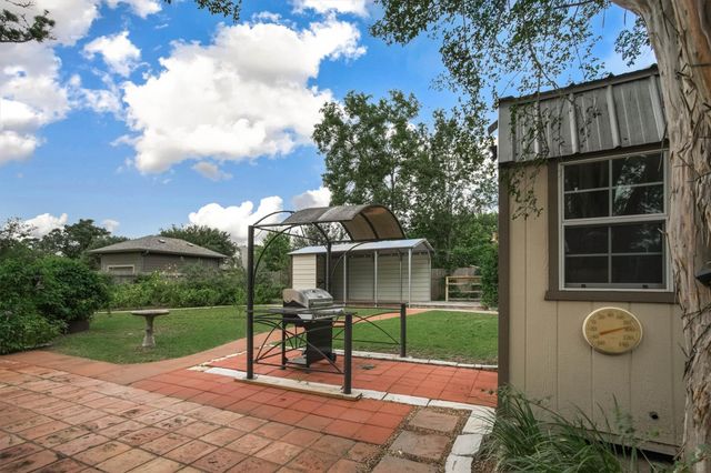 112 Mahalua LN, Bastrop, TX 78602