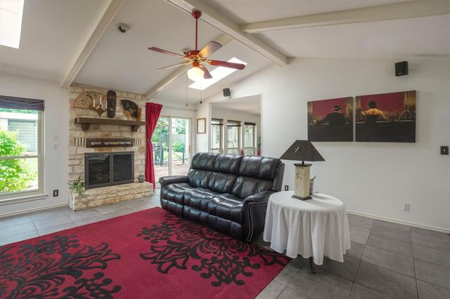 112 Mahalua LN, Bastrop, TX 78602