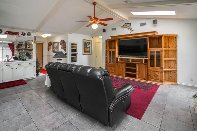 112 Mahalua LN, Bastrop, TX 78602