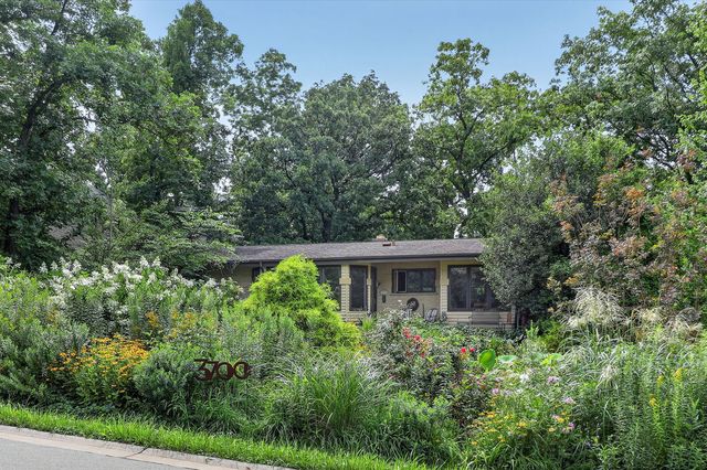 3700 Douglas Road, Downers Grove, IL 60515