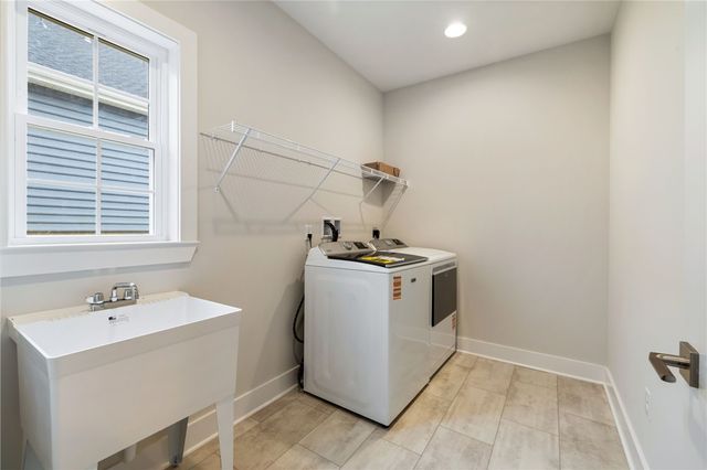 454 Independence, Cecil, PA 15317