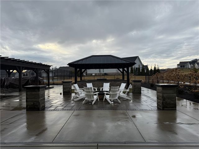 454 Independence, Cecil, PA 15317