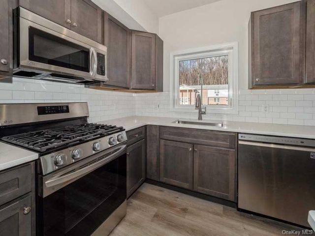 4 SOUTH HILLS Way 9, Wappingers Falls, NY 12590