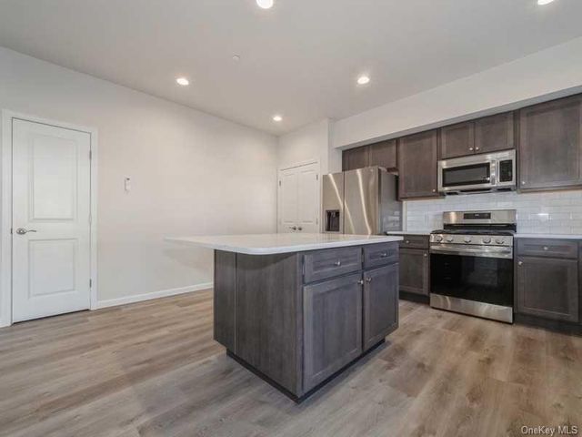 4 SOUTH HILLS Way 9, Wappingers Falls, NY 12590