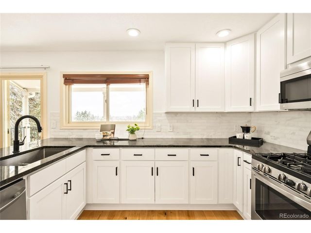 670 W Pine St, Louisville, CO 80027