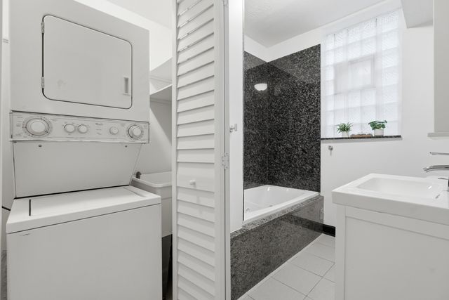 7009 W Altgeld Street G, Chicago, IL 60707