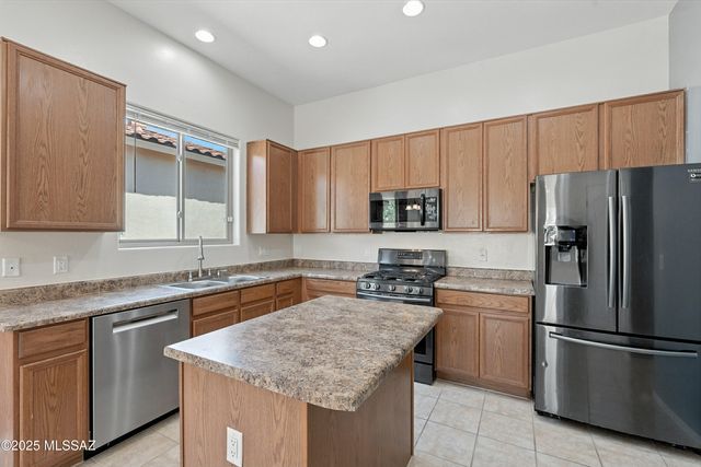 2511 N Avenida Tabica, Green Valley, AZ 85614