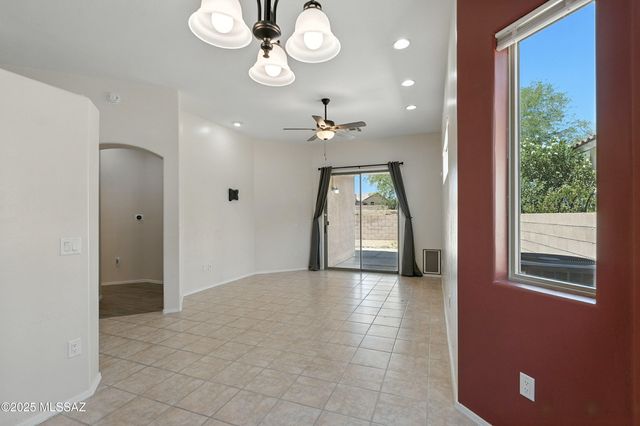 2511 N Avenida Tabica, Green Valley, AZ 85614