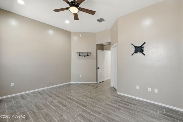 2511 N Avenida Tabica, Green Valley, AZ 85614