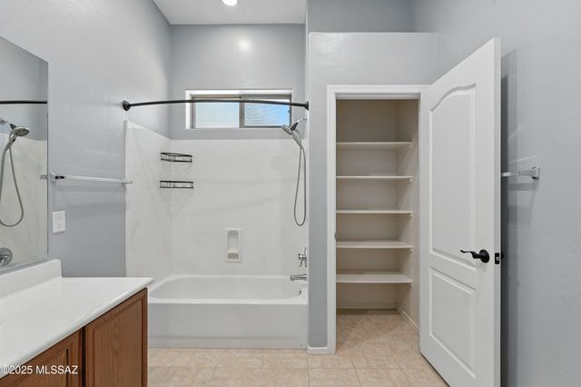 2511 N Avenida Tabica, Green Valley, AZ 85614