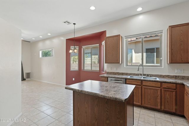 2511 N Avenida Tabica, Green Valley, AZ 85614