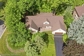 3215 Woodview Lake Road, West Bloomfield, MI 48323