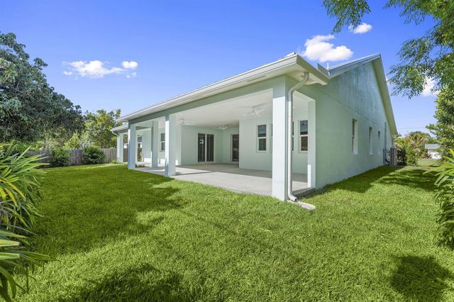 516 SE Alamanda Way, Stuart, FL 34996