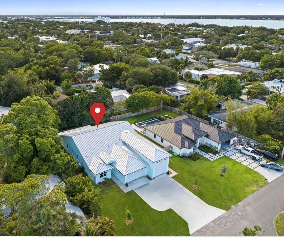516 SE Alamanda Way, Stuart, FL 34996