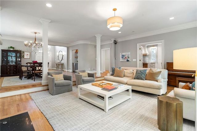 1023 Saint James Crossing NE, Brookhaven, GA 30319