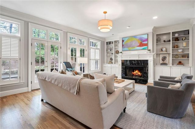 1023 Saint James Crossing NE, Brookhaven, GA 30319