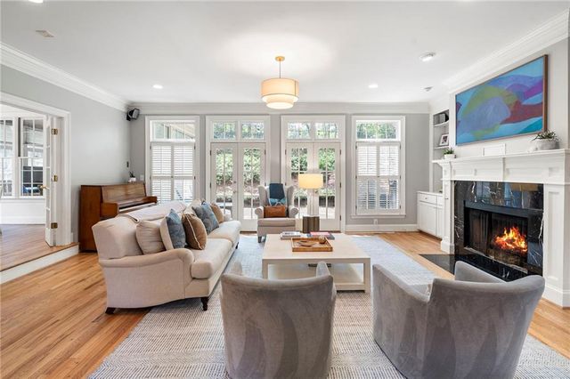 1023 Saint James Crossing NE, Brookhaven, GA 30319