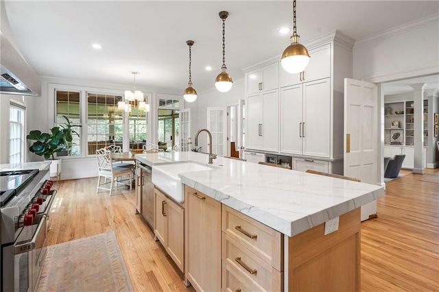 1023 Saint James Crossing NE, Brookhaven, GA 30319