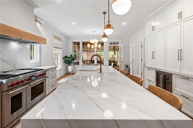 1023 Saint James Crossing NE, Brookhaven, GA 30319