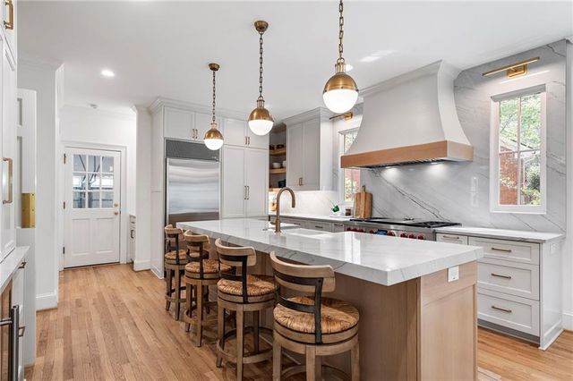 1023 Saint James Crossing NE, Brookhaven, GA 30319