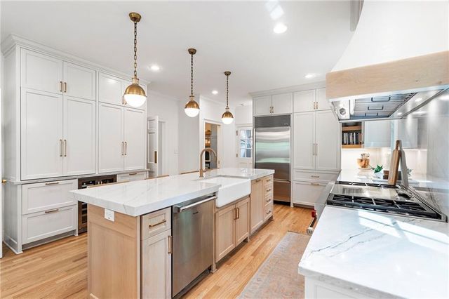 1023 Saint James Crossing NE, Brookhaven, GA 30319