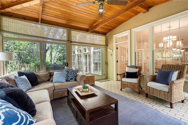 1023 Saint James Crossing NE, Brookhaven, GA 30319