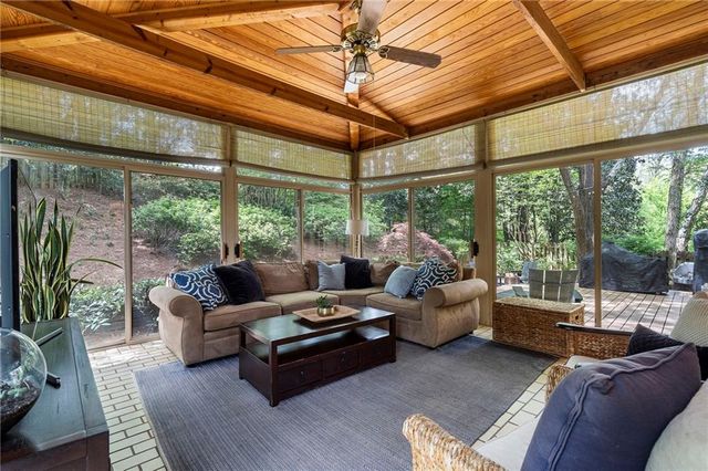 1023 Saint James Crossing NE, Brookhaven, GA 30319