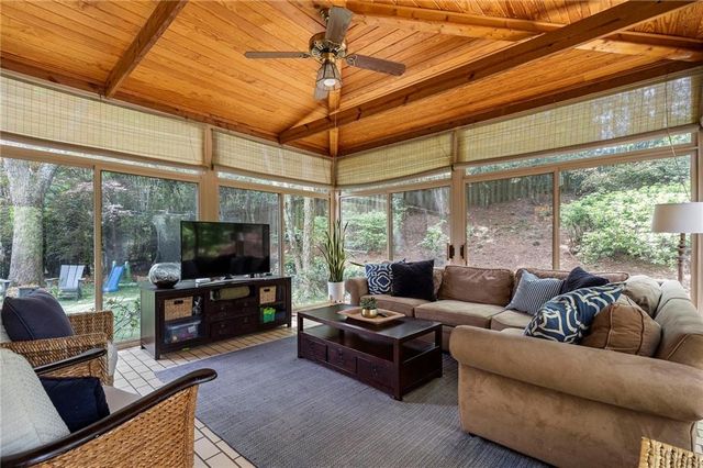 1023 Saint James Crossing NE, Brookhaven, GA 30319