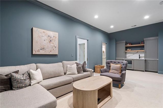 1023 Saint James Crossing NE, Brookhaven, GA 30319