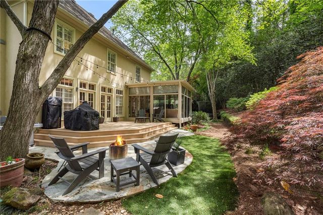 1023 Saint James Crossing NE, Brookhaven, GA 30319