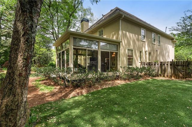 1023 Saint James Crossing NE, Brookhaven, GA 30319