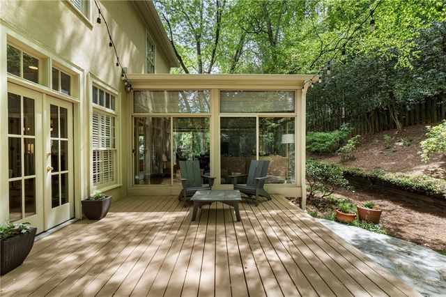 1023 Saint James Crossing NE, Brookhaven, GA 30319