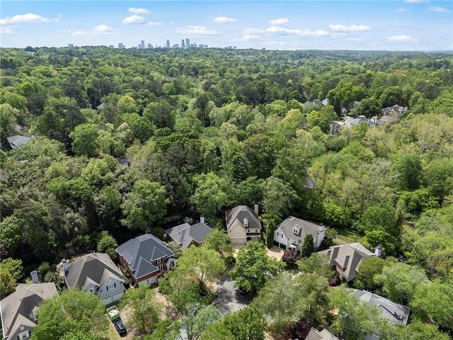 1023 Saint James Crossing NE, Brookhaven, GA 30319