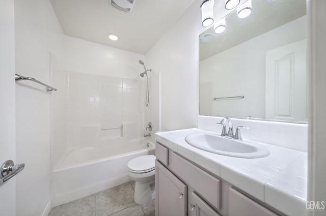 1829 Delacorte Drive, Bakersfield, CA 93311