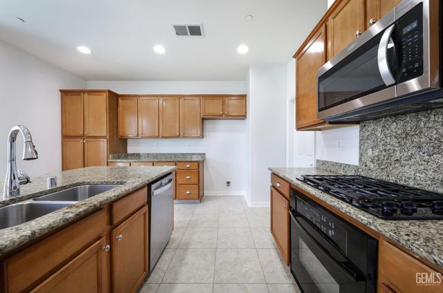 1829 Delacorte Drive, Bakersfield, CA 93311
