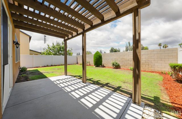 1829 Delacorte Drive, Bakersfield, CA 93311