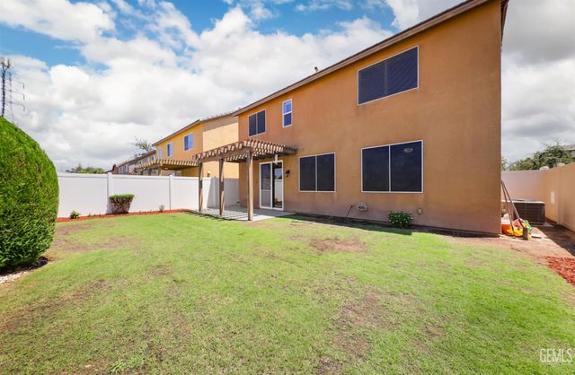 1829 Delacorte Drive, Bakersfield, CA 93311