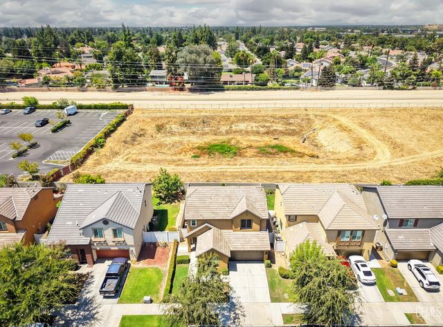 1829 Delacorte Drive, Bakersfield, CA 93311