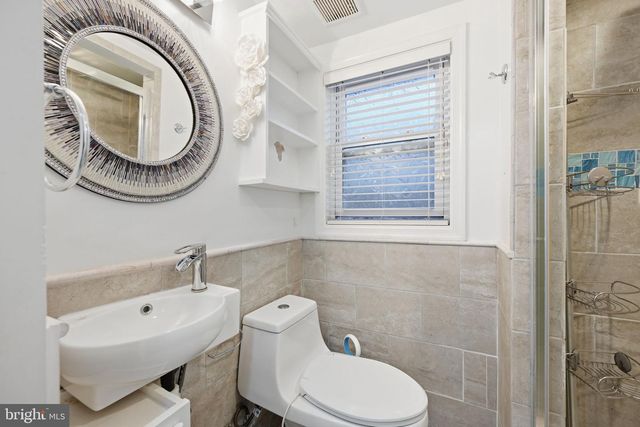 2022 S MONROE ST S, Arlington, VA 22204